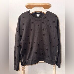 Time and Tru Black Star-Print Crewneck Sweatshirt size Medium—-F